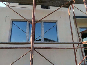 Application d'une amorce décorative ignifuge pour le projet de maison à Saftica thumbnail