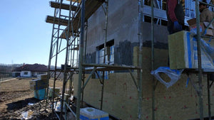 Construction d'une maison à étages avec isolation thermique en laine de roche pour les façades thumbnail