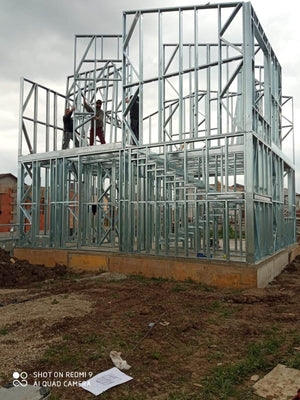 Montage de l'étage pour une maison avec une structure métallique de 115 mètres carrés à Berceni thumbnail