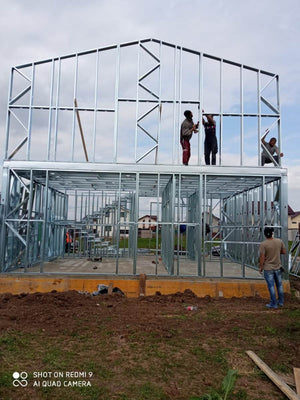 Montage de l'étage pour une maison avec une structure métallique de 115 mètres carrés à Berceni thumbnail