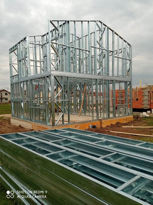 Montage de l'étage pour une maison avec une structure métallique de 115 mètres carrés à Berceni thumbnail