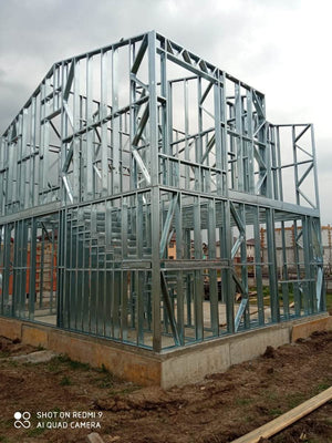 Montage de l'étage pour une maison avec une structure métallique de 115 mètres carrés à Berceni thumbnail