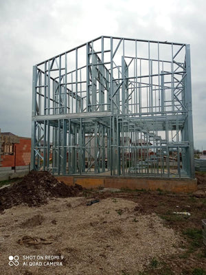 Montage de l'étage pour une maison avec une structure métallique de 115 mètres carrés à Berceni thumbnail