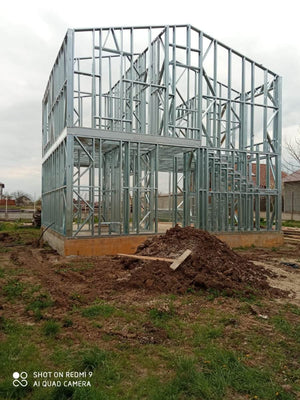 Montage de l'étage pour une maison avec une structure métallique de 115 mètres carrés à Berceni thumbnail