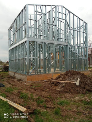 Montage de l'étage pour une maison avec une structure métallique de 115 mètres carrés à Berceni thumbnail