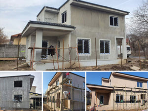 Application de mastic en deux couches sur les façades de la maison en métal thumbnail