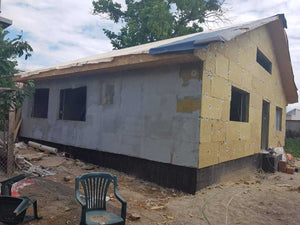 Application de mastic pour la façade du projet de maison en métal à Craiova thumbnail