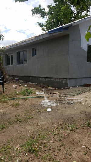 Application de mastic pour la façade du projet de maison en métal à Craiova thumbnail
