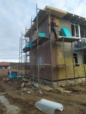 Application de treillis en fibre de verre avec adhésif et mastic pour la maison à Snagov thumbnail