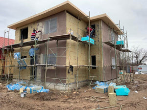Application de treillis en fibre de verre avec adhésif et mastic pour la maison à Snagov thumbnail