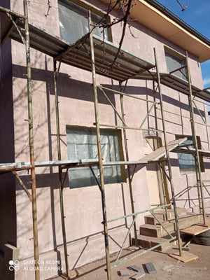 Application de treillis en fibre de verre avec adhésif et mastic pour la maison à Snagov thumbnail