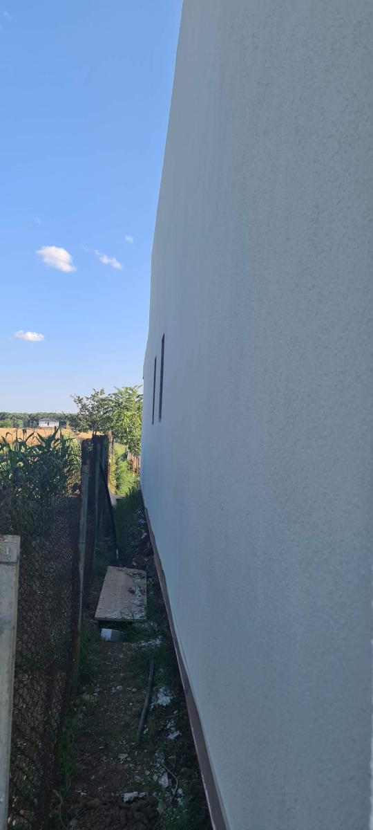 Aplicare strat decorativ siliconat pe sistem termoizolant exterior