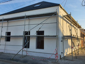 Application d'enduit décoratif pour la maison en métal de 191 mètres carrés à Sibiu thumbnail