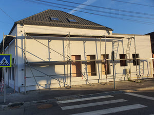 Application d'enduit décoratif pour la maison en métal de 191 mètres carrés à Sibiu thumbnail