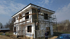 Application de mastic pour le projet de maison de 155 mètres carrés thumbnail