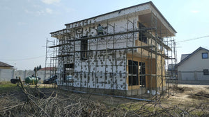 Application de mastic pour le projet de maison de 155 mètres carrés thumbnail