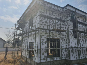 Application de mastic pour le projet de maison de 155 mètres carrés thumbnail