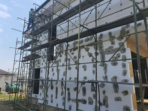 Application de mastic pour le projet de maison de 155 mètres carrés thumbnail