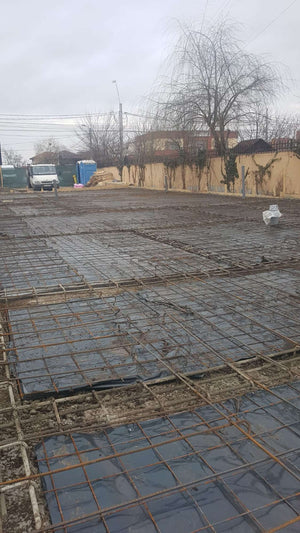 Renforcement de la dalle de fondation de la construction de la halle métallique de 480 mètres carrés thumbnail