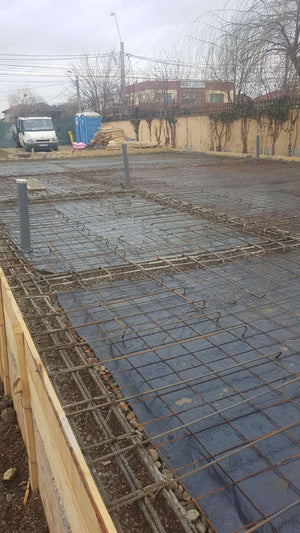 Renforcement de la dalle de fondation de la construction de la halle métallique de 480 mètres carrés thumbnail