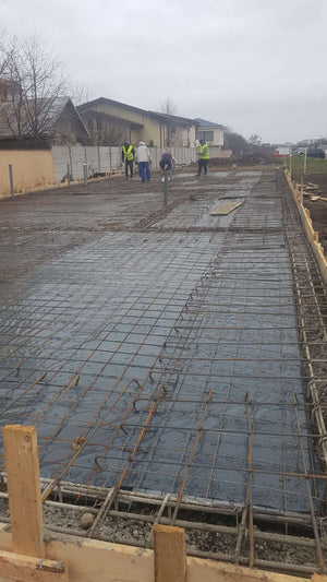 Renforcement de la dalle de fondation de la construction de la halle métallique de 480 mètres carrés thumbnail
