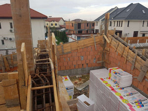 Renforcement et coffrage des poutres et des piliers de la maison en briques à Mogosoaia thumbnail