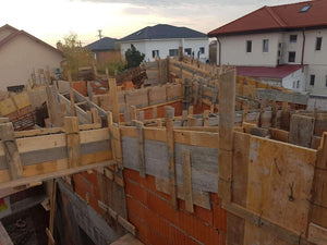 Renforcement et coffrage des poutres et des piliers de la maison en briques à Mogosoaia thumbnail