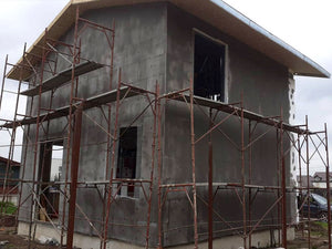 Maison à étages installation de treillis en fibre de verre avec adhésif et mastic thumbnail