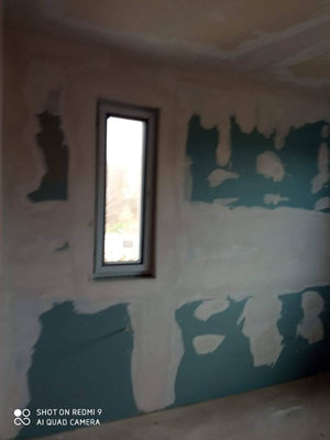 Maison avec structure en acier, ponçage et enduisage des murs intérieurs et des plafonds thumbnail