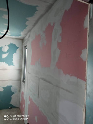 Maison avec structure en acier, ponçage et enduisage des murs intérieurs et des plafonds thumbnail