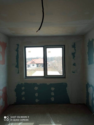 Maison avec structure en acier, ponçage et enduisage des murs intérieurs et des plafonds thumbnail
