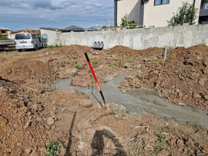 Maison dans le département d'Ilfov, étape de coulage du béton mort dans les tranchées de fondation thumbnail