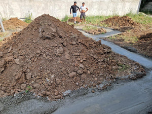 Maison dans le département d'Ilfov, étape de coulage du béton mort dans les tranchées de fondation thumbnail