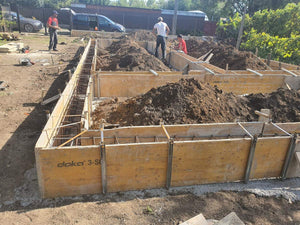 Maison en métal à Ialomita plantation d'armature et coffrage des poutres de fondation thumbnail