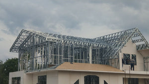 Revêtement extérieur en oxyde de magnésium pour une maison métallique à Saftica en cours thumbnail