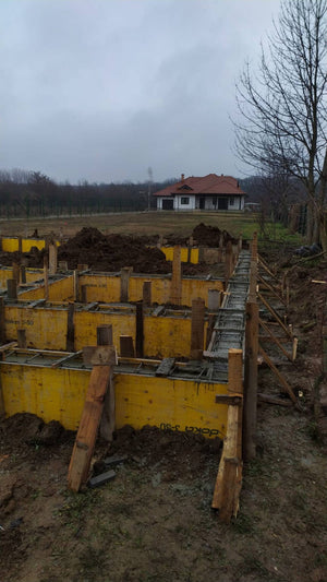 Maison en métal à Snagov de 162 mètres carrés, coffrage, renforcement et coulée des poutres de fondation thumbnail