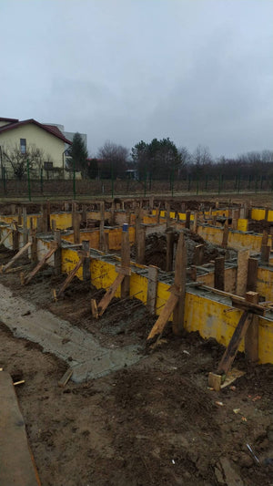 Maison en métal à Snagov de 162 mètres carrés, coffrage, renforcement et coulée des poutres de fondation thumbnail