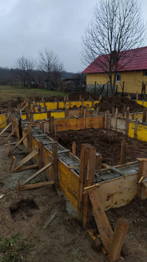 Maison en métal à Snagov de 162 mètres carrés, coffrage, renforcement et coulée des poutres de fondation thumbnail