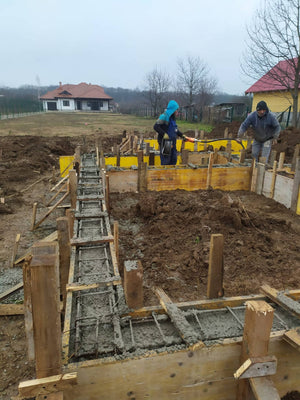 Maison en métal à Snagov de 162 mètres carrés, coffrage, renforcement et coulée des poutres de fondation thumbnail