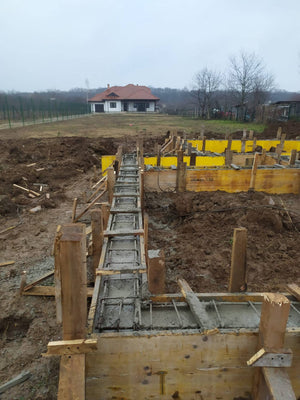 Maison en métal à Snagov de 162 mètres carrés, coffrage, renforcement et coulée des poutres de fondation thumbnail