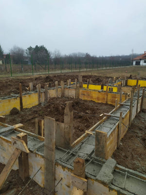 Maison en métal à Snagov de 162 mètres carrés, coffrage, renforcement et coulée des poutres de fondation thumbnail