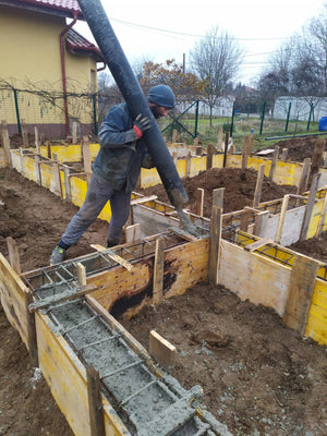 Maison en métal à Snagov de 162 mètres carrés, coffrage, renforcement et coulée des poutres de fondation thumbnail
