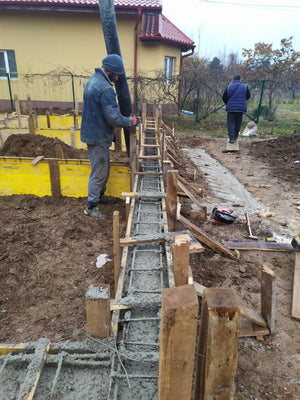 Maison en métal à Snagov de 162 mètres carrés, coffrage, renforcement et coulée des poutres de fondation thumbnail