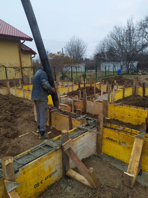 Maison en métal à Snagov de 162 mètres carrés, coffrage, renforcement et coulée des poutres de fondation thumbnail