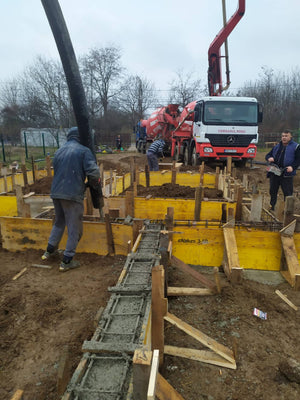Maison en métal à Snagov de 162 mètres carrés, coffrage, renforcement et coulée des poutres de fondation thumbnail