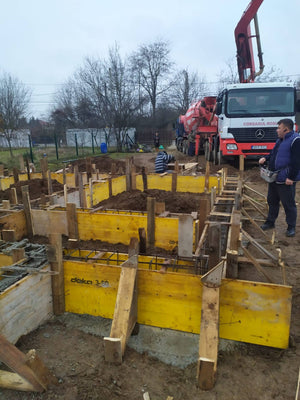 Maison en métal à Snagov de 162 mètres carrés, coffrage, renforcement et coulée des poutres de fondation thumbnail