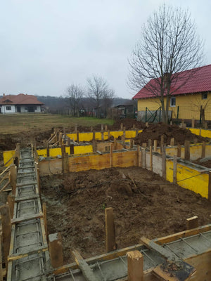 Maison en métal à Snagov de 162 mètres carrés, coffrage, renforcement et coulée des poutres de fondation thumbnail