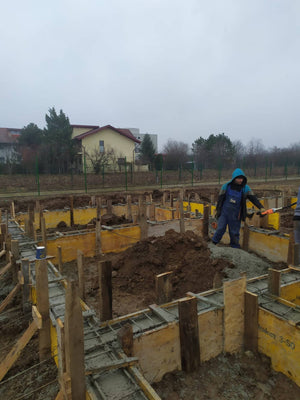 Maison en métal à Snagov de 162 mètres carrés, coffrage, renforcement et coulée des poutres de fondation thumbnail