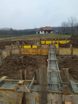Maison en métal à Snagov de 162 mètres carrés, coffrage, renforcement et coulée des poutres de fondation thumbnail