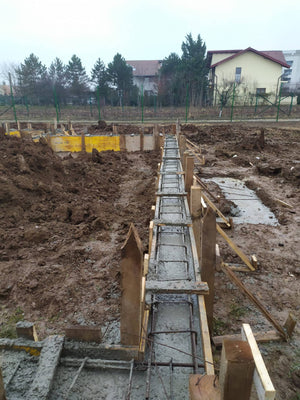 Maison en métal à Snagov de 162 mètres carrés, coffrage, renforcement et coulée des poutres de fondation thumbnail